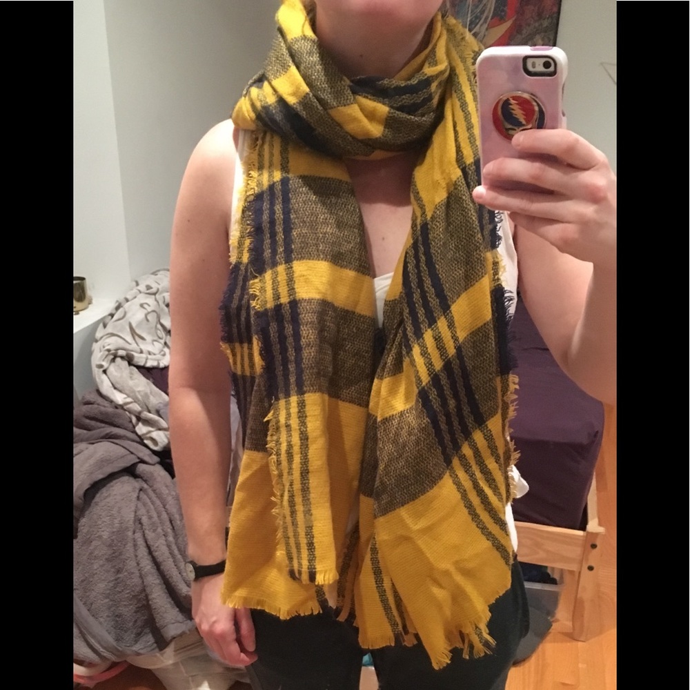 Cozy Plaid Blanket Scarf NWT